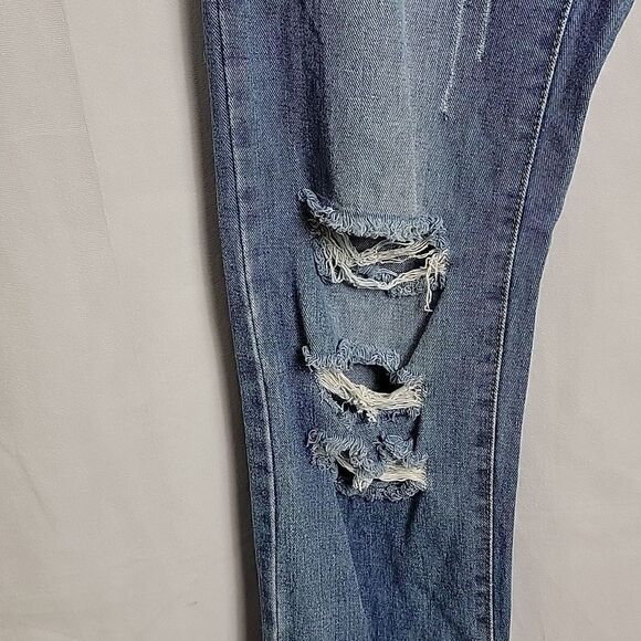 SHEIN.. highwaisted, distressed jeans.. - Picture 9 of 15